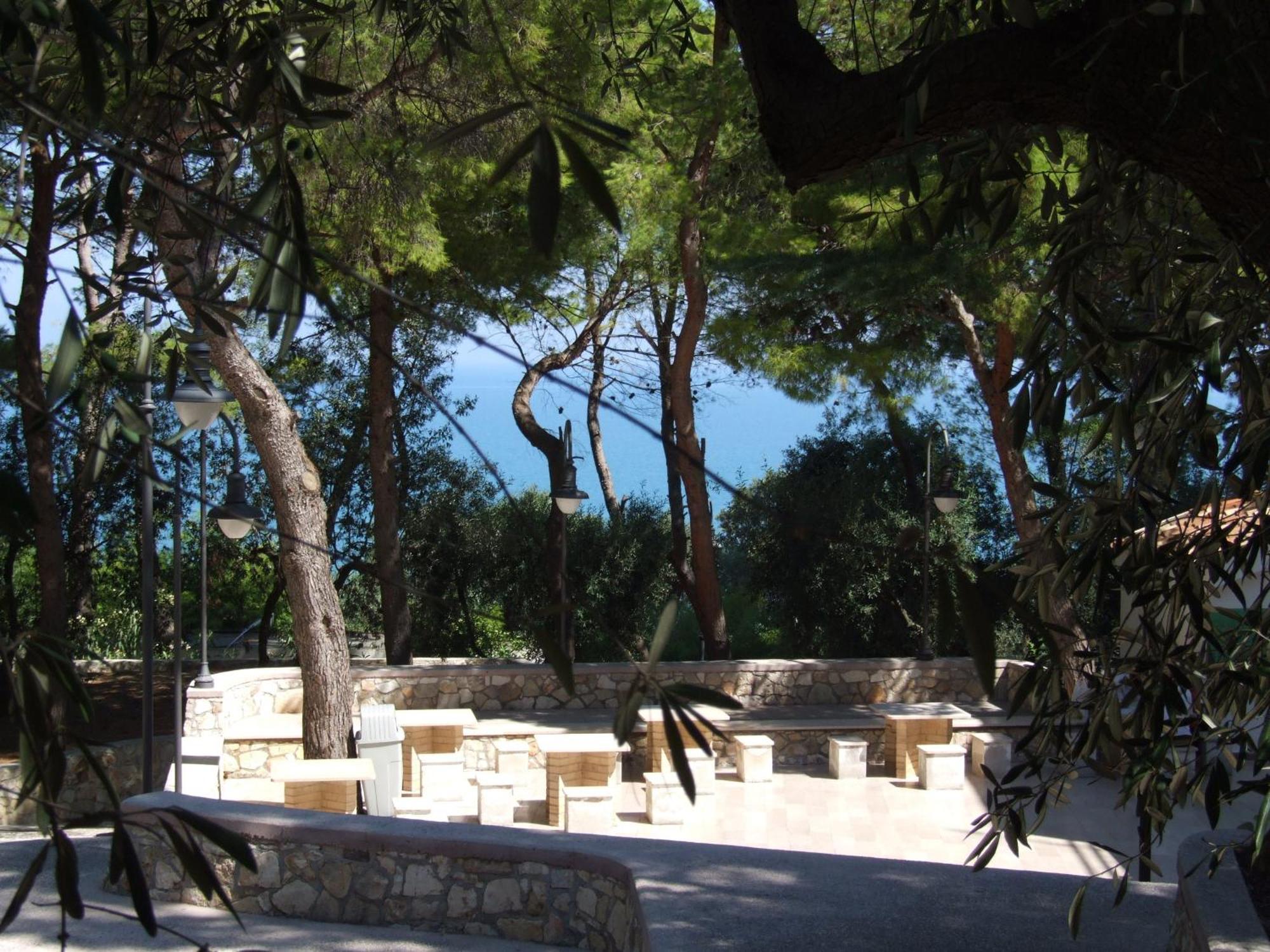 Villaggio Hotel Ripa Rodi Garganico Bagian luar foto